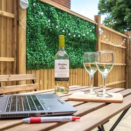 Welcome 4 Business Or Pleasure! Super Central Southampton 'City Vibes' # Stylish Apartment With Outside Space! 1-4 Guests Book Your City Break Or Pre-Cruise Stay! Close To Mayflower Theatre, Universities, Cruise Terminals, Hospitals & Shops! Zewnętrze zdjęcie