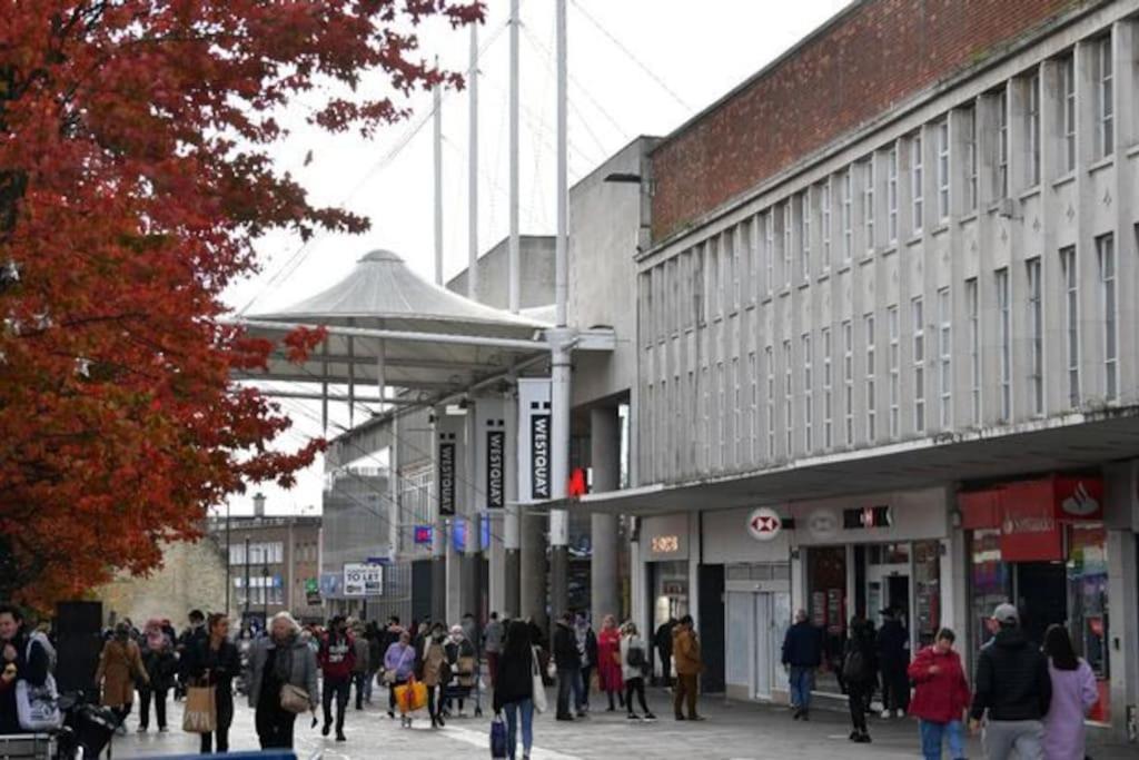 Welcome 4 Business Or Pleasure! Super Central Southampton 'City Vibes' # Stylish Apartment With Outside Space! 1-4 Guests Book Your City Break Or Pre-Cruise Stay! Close To Mayflower Theatre, Universities, Cruise Terminals, Hospitals & Shops! Zewnętrze zdjęcie