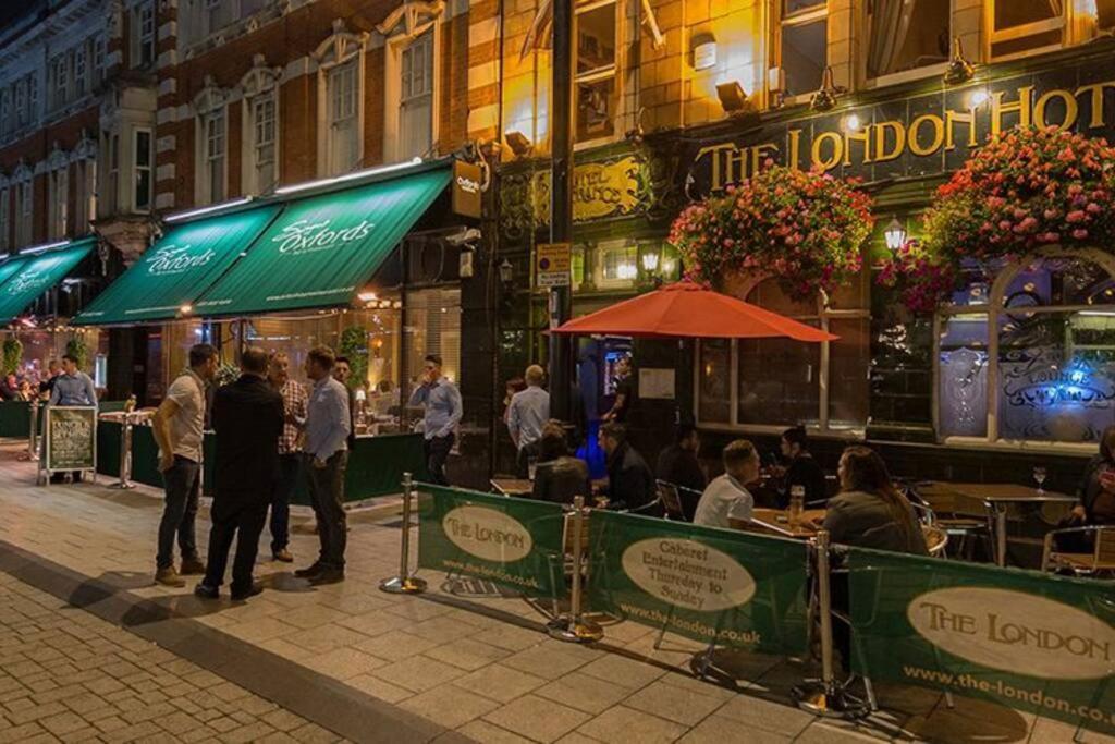 Welcome 4 Business Or Pleasure! Super Central Southampton 'City Vibes' # Stylish Apartment With Outside Space! 1-4 Guests Book Your City Break Or Pre-Cruise Stay! Close To Mayflower Theatre, Universities, Cruise Terminals, Hospitals & Shops! Zewnętrze zdjęcie
