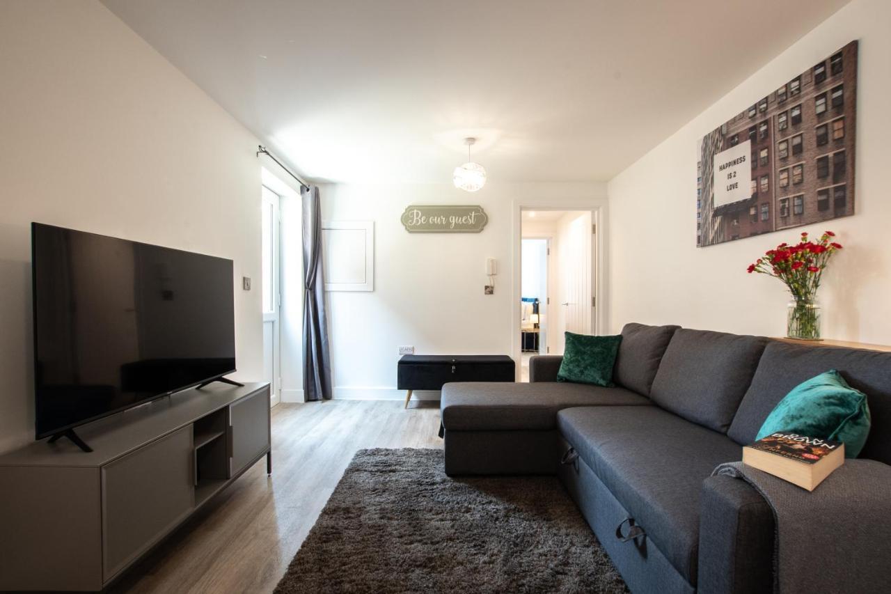 Welcome 4 Business Or Pleasure! Super Central Southampton 'City Vibes' # Stylish Apartment With Outside Space! 1-4 Guests Book Your City Break Or Pre-Cruise Stay! Close To Mayflower Theatre, Universities, Cruise Terminals, Hospitals & Shops! Zewnętrze zdjęcie