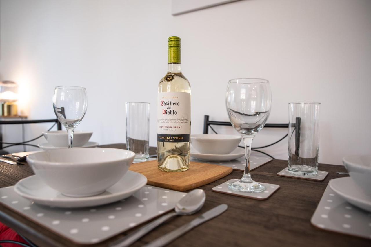 Welcome 4 Business Or Pleasure! Super Central Southampton 'City Vibes' # Stylish Apartment With Outside Space! 1-4 Guests Book Your City Break Or Pre-Cruise Stay! Close To Mayflower Theatre, Universities, Cruise Terminals, Hospitals & Shops! Zewnętrze zdjęcie