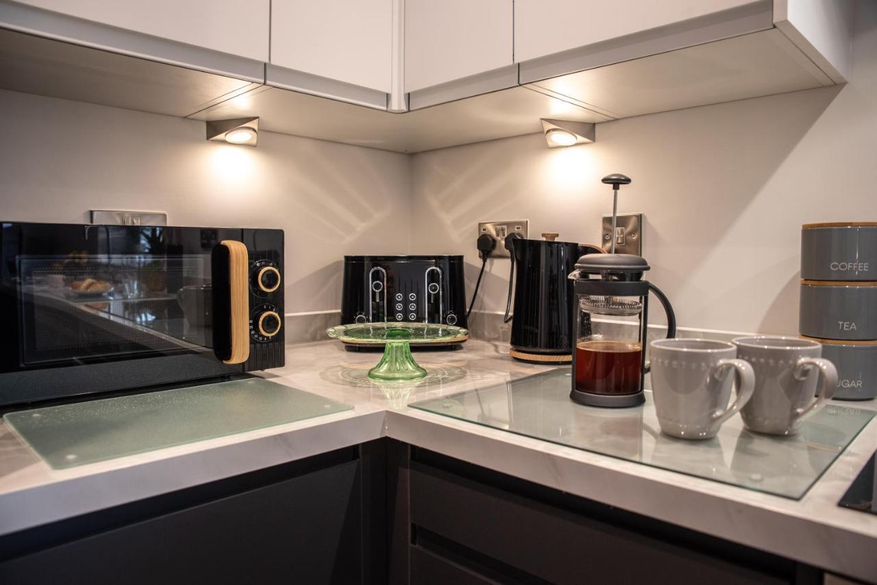 Welcome 4 Business Or Pleasure! Super Central Southampton 'City Vibes' # Stylish Apartment With Outside Space! 1-4 Guests Book Your City Break Or Pre-Cruise Stay! Close To Mayflower Theatre, Universities, Cruise Terminals, Hospitals & Shops! Zewnętrze zdjęcie