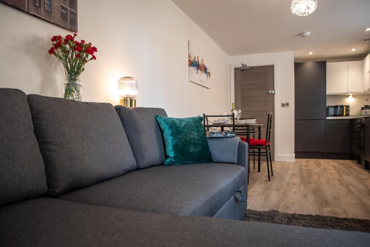 Welcome 4 Business Or Pleasure! Super Central Southampton 'City Vibes' # Stylish Apartment With Outside Space! 1-4 Guests Book Your City Break Or Pre-Cruise Stay! Close To Mayflower Theatre, Universities, Cruise Terminals, Hospitals & Shops! Zewnętrze zdjęcie
