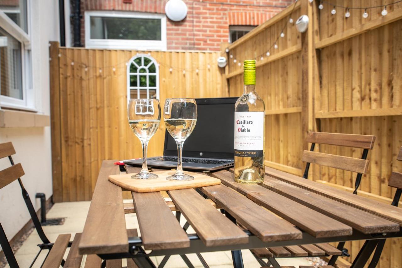 Welcome 4 Business Or Pleasure! Super Central Southampton 'City Vibes' # Stylish Apartment With Outside Space! 1-4 Guests Book Your City Break Or Pre-Cruise Stay! Close To Mayflower Theatre, Universities, Cruise Terminals, Hospitals & Shops! Zewnętrze zdjęcie