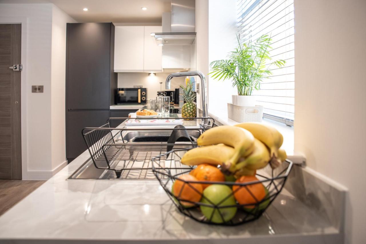 Welcome 4 Business Or Pleasure! Super Central Southampton 'City Vibes' # Stylish Apartment With Outside Space! 1-4 Guests Book Your City Break Or Pre-Cruise Stay! Close To Mayflower Theatre, Universities, Cruise Terminals, Hospitals & Shops! Zewnętrze zdjęcie