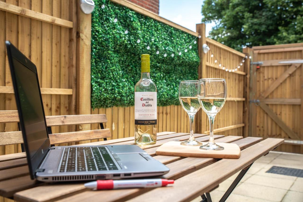 Welcome 4 Business Or Pleasure! Super Central Southampton 'City Vibes' # Stylish Apartment With Outside Space! 1-4 Guests Book Your City Break Or Pre-Cruise Stay! Close To Mayflower Theatre, Universities, Cruise Terminals, Hospitals & Shops! Zewnętrze zdjęcie