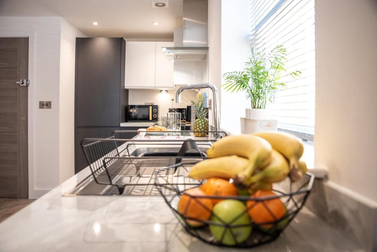 Welcome 4 Business Or Pleasure! Super Central Southampton 'City Vibes' # Stylish Apartment With Outside Space! 1-4 Guests Book Your City Break Or Pre-Cruise Stay! Close To Mayflower Theatre, Universities, Cruise Terminals, Hospitals & Shops! Zewnętrze zdjęcie