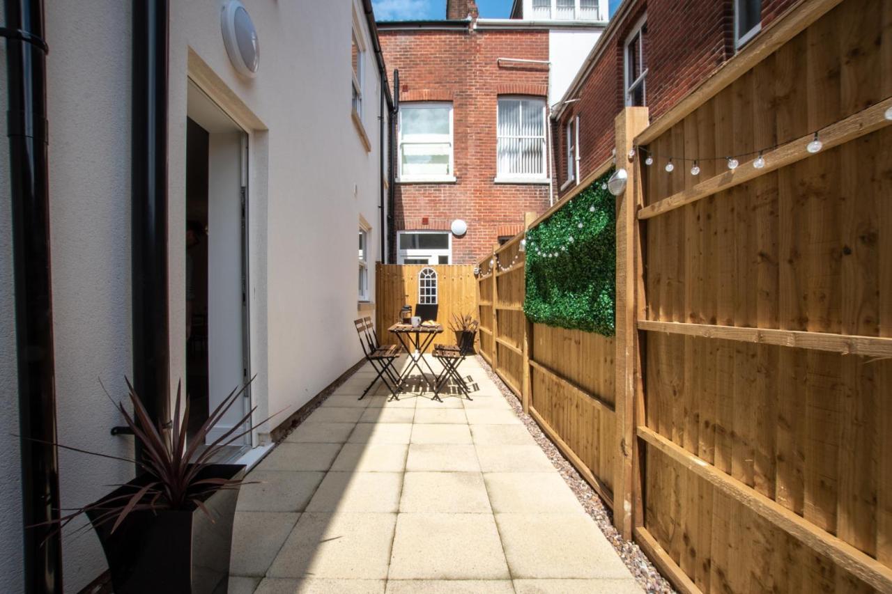 Welcome 4 Business Or Pleasure! Super Central Southampton 'City Vibes' # Stylish Apartment With Outside Space! 1-4 Guests Book Your City Break Or Pre-Cruise Stay! Close To Mayflower Theatre, Universities, Cruise Terminals, Hospitals & Shops! Zewnętrze zdjęcie