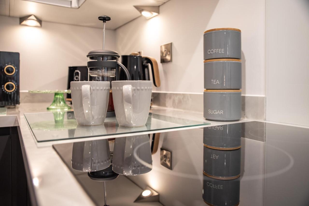 Welcome 4 Business Or Pleasure! Super Central Southampton 'City Vibes' # Stylish Apartment With Outside Space! 1-4 Guests Book Your City Break Or Pre-Cruise Stay! Close To Mayflower Theatre, Universities, Cruise Terminals, Hospitals & Shops! Zewnętrze zdjęcie