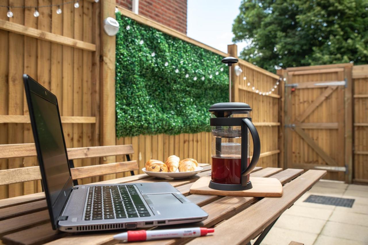 Welcome 4 Business Or Pleasure! Super Central Southampton 'City Vibes' # Stylish Apartment With Outside Space! 1-4 Guests Book Your City Break Or Pre-Cruise Stay! Close To Mayflower Theatre, Universities, Cruise Terminals, Hospitals & Shops! Zewnętrze zdjęcie